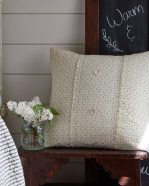 daisy porch pillow